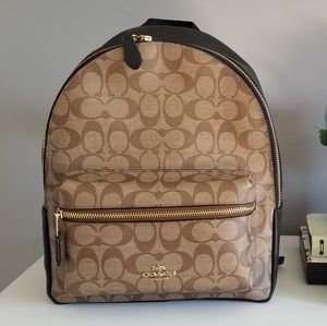 Coach medium backpack in signature canvas